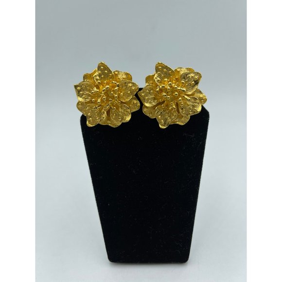 KJL Gold Tone Dogwood Blossom Clip On Earrings - K - Picture 6 of 6